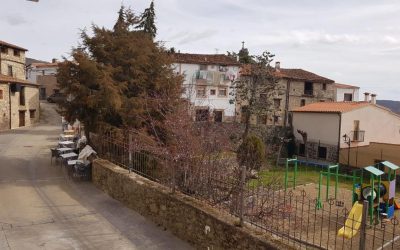 Ubicados en el encantador pueblo de Villamiel, ofrecemos tres acogedores apartamentos