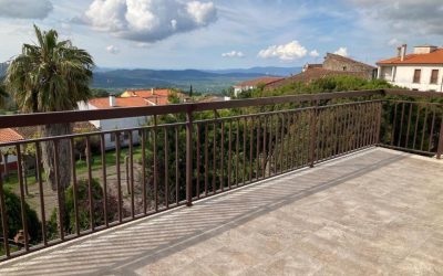 Apartamento turístico con terraza en la Sierra de Gata